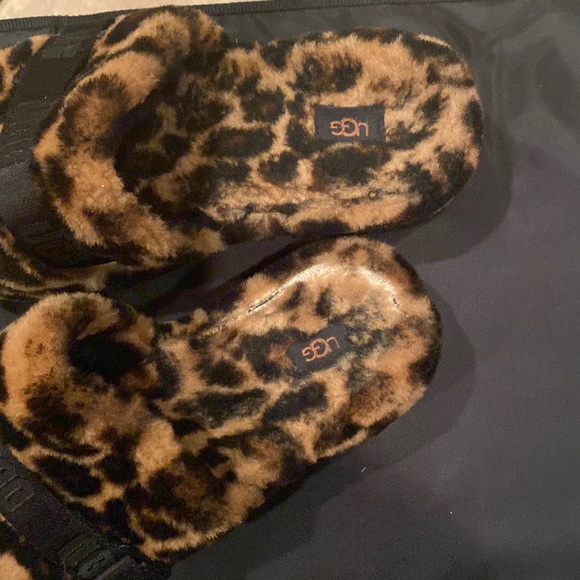 Slippers - Picture 2 of 6